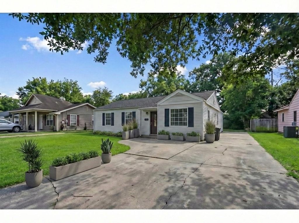 1722 Caspersen Drive, Jacinto City, TX 77029