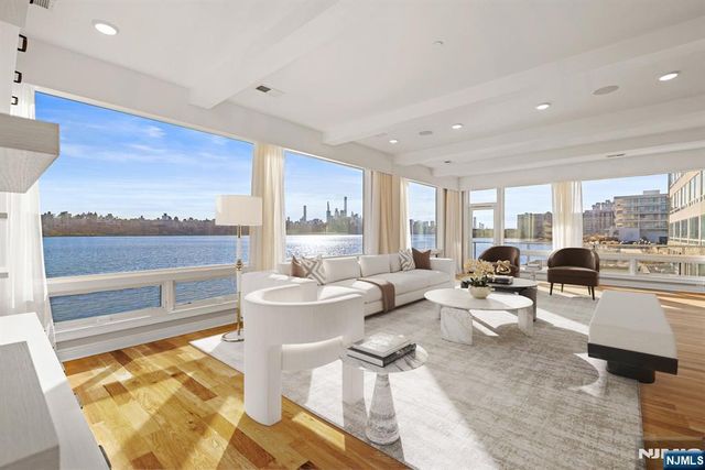 9 Somerset Lane 222, Edgewater, NJ 07020