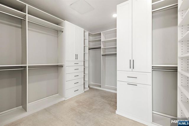 9 Somerset Lane 222, Edgewater, NJ 07020