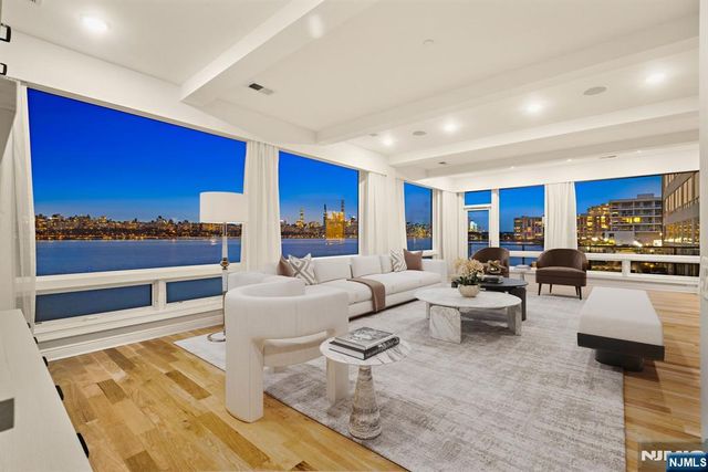 9 Somerset Lane 222, Edgewater, NJ 07020