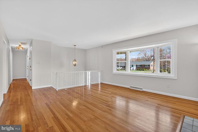 7716 ONTARIO RD, Gainesville, VA 20155