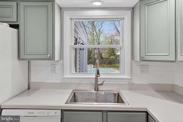 7716 ONTARIO RD, Gainesville, VA 20155