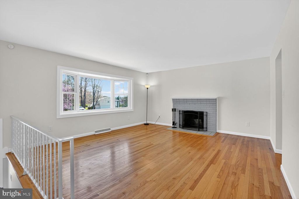 7716 ONTARIO RD, Gainesville, VA 20155