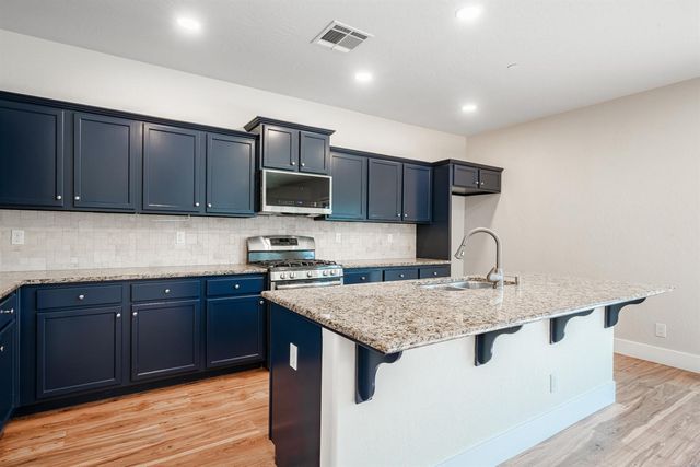 6689 W Lucas Drive, Fresno, CA 93722