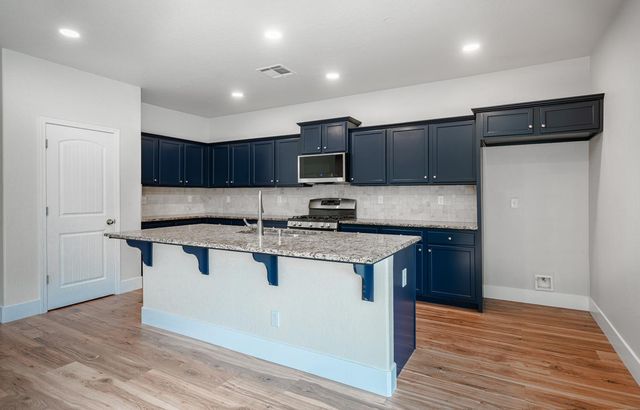 6689 W Lucas Drive, Fresno, CA 93722