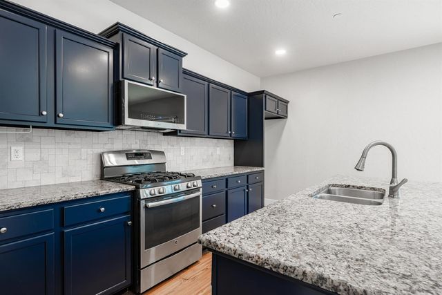 6689 W Lucas Drive, Fresno, CA 93722