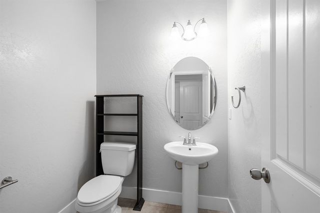 6689 W Lucas Drive, Fresno, CA 93722