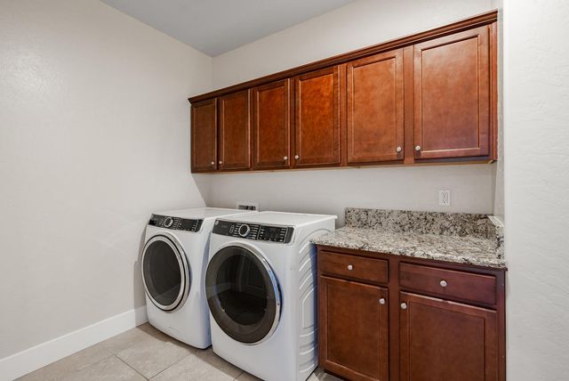 6689 W Lucas Drive, Fresno, CA 93722