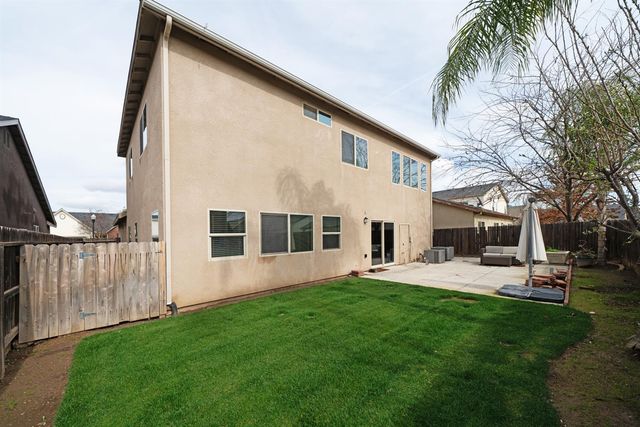 6689 W Lucas Drive, Fresno, CA 93722