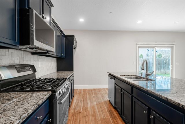 6689 W Lucas Drive, Fresno, CA 93722