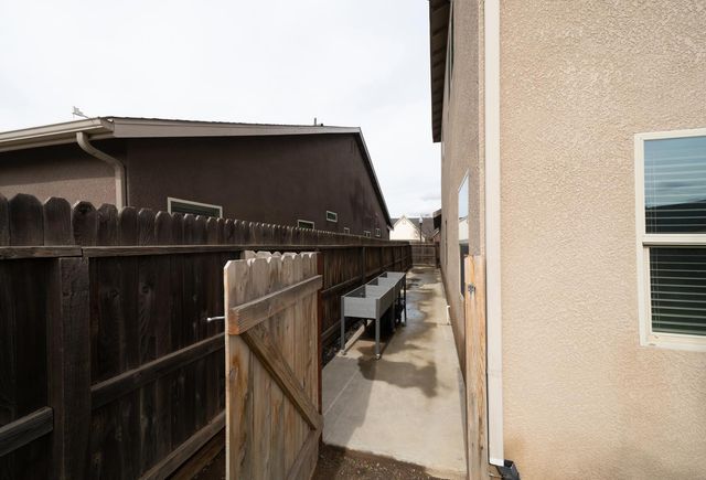 6689 W Lucas Drive, Fresno, CA 93722