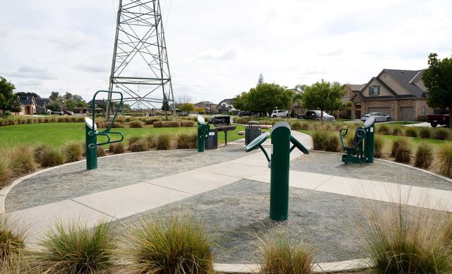 6689 W Lucas Drive, Fresno, CA 93722