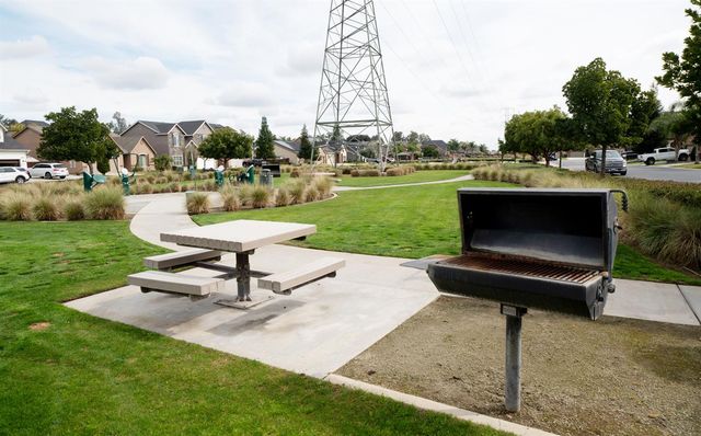 6689 W Lucas Drive, Fresno, CA 93722