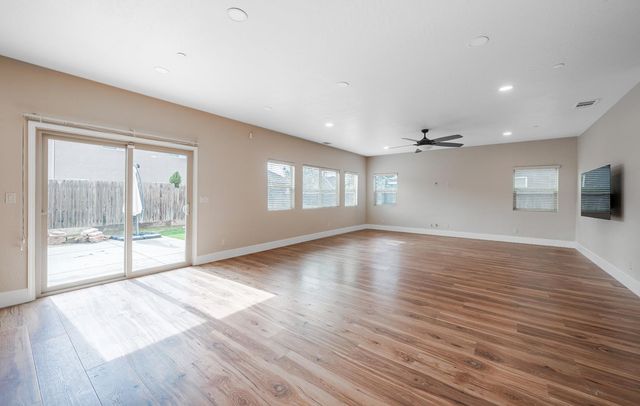 6689 W Lucas Drive, Fresno, CA 93722