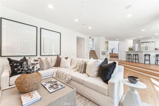 1827 Port Westbourne Place, Newport Beach, CA 92660
