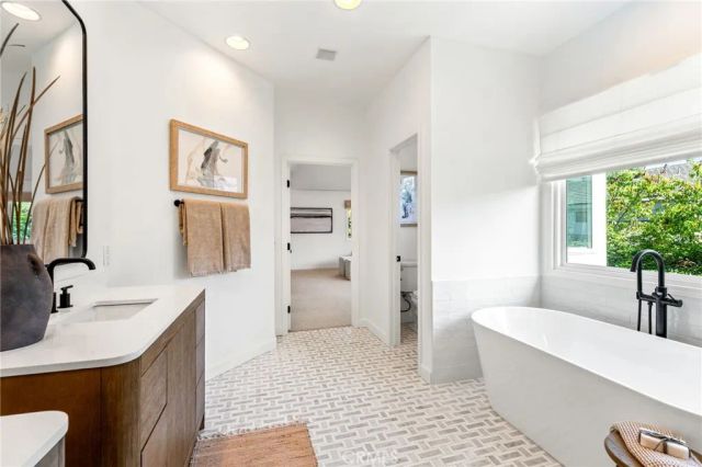 1827 Port Westbourne Place, Newport Beach, CA 92660