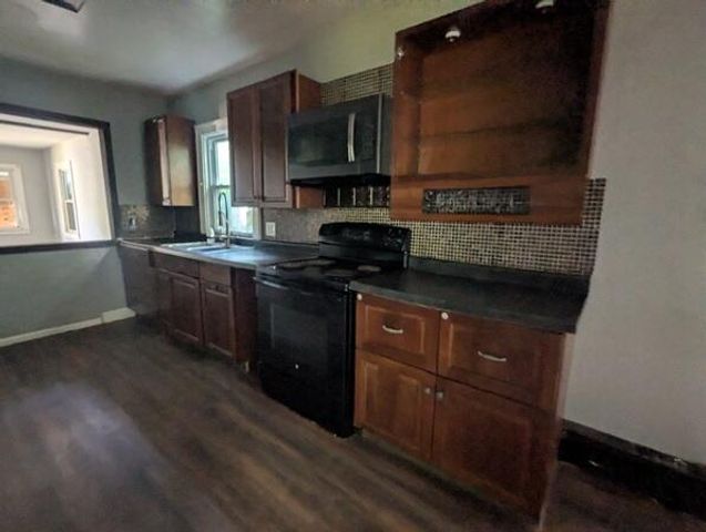 1527 Robertson Avenue, Lansing, MI 48915