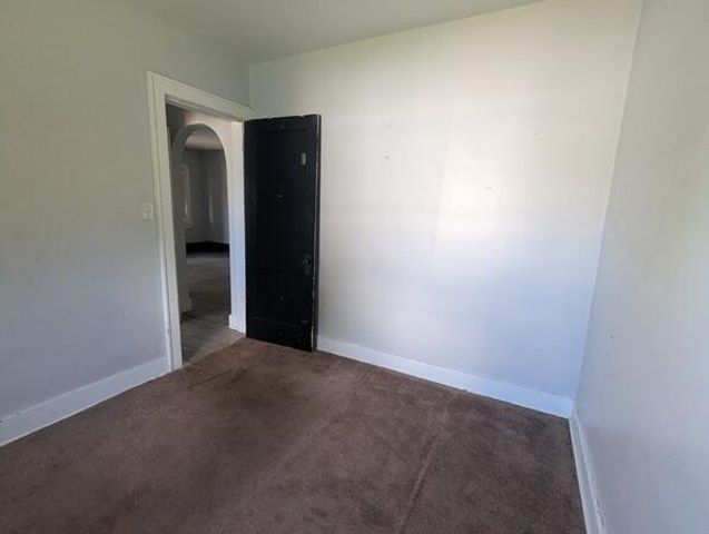 1527 Robertson Avenue, Lansing, MI 48915