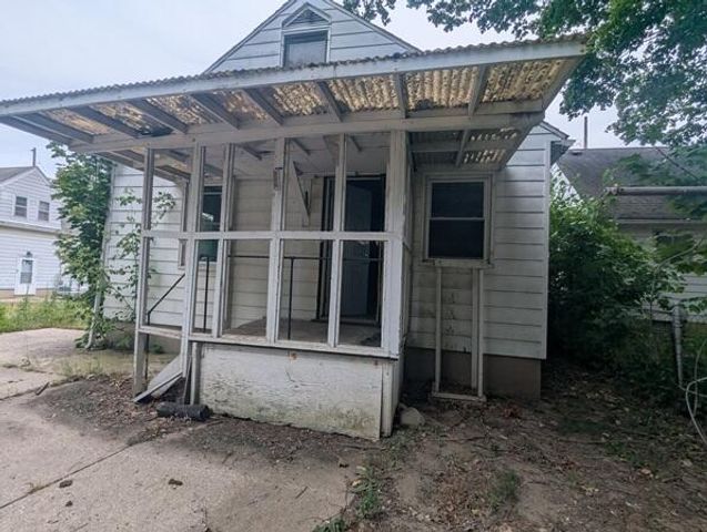 1527 Robertson Avenue, Lansing, MI 48915
