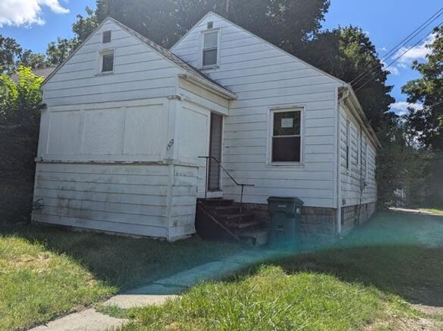 1527 Robertson Avenue, Lansing, MI 48915