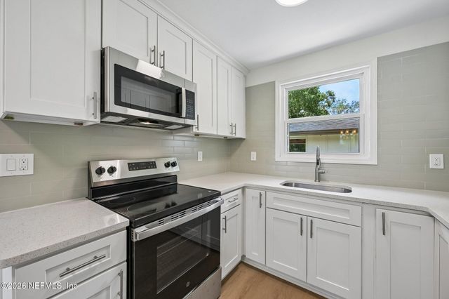5834 HYDE GROVE Avenue, Jacksonville, FL 32210