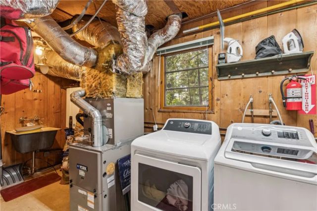 238 Maple Drive, Lake Arrowhead, CA 92352