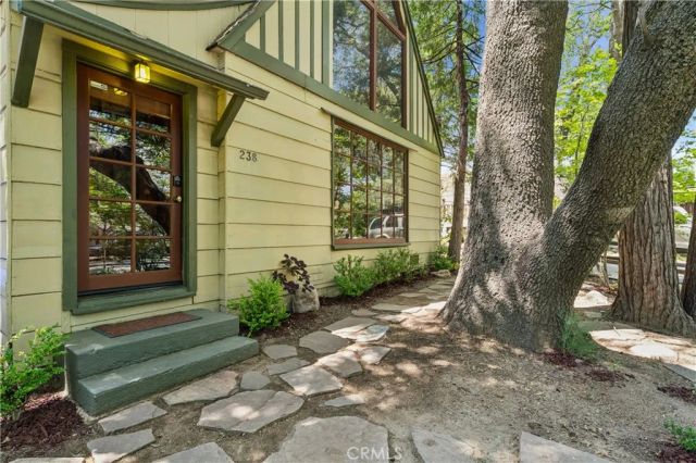 238 Maple Drive, Lake Arrowhead, CA 92352