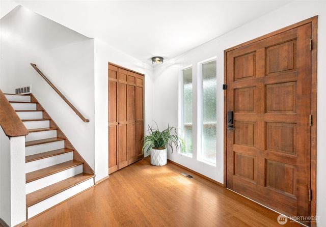 13922 Manor Way, Lynnwood, WA 98087