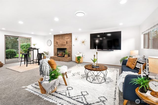 13922 Manor Way, Lynnwood, WA 98087