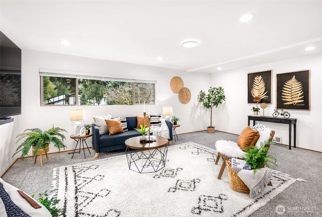 13922 Manor Way, Lynnwood, WA 98087