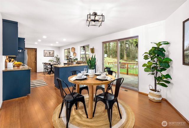 13922 Manor Way, Lynnwood, WA 98087