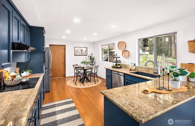 13922 Manor Way, Lynnwood, WA 98087