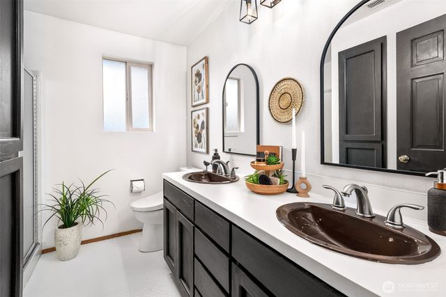 13922 Manor Way, Lynnwood, WA 98087