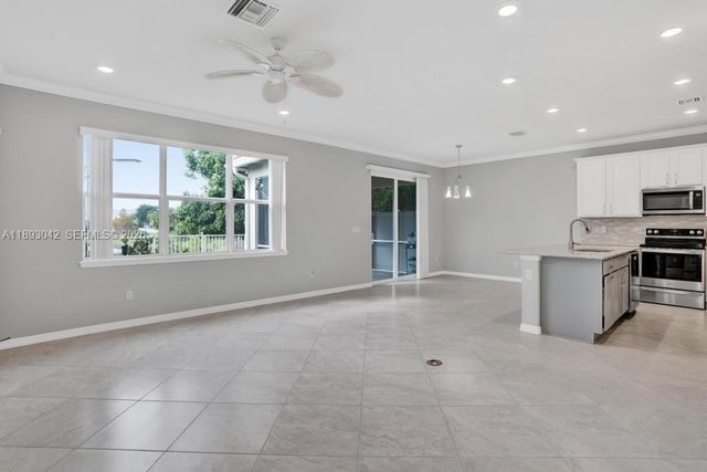 1422 Silk Oak Drive, Hollywood, FL 33021