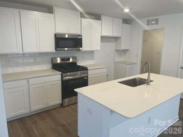 526 Sand Dunes Drive, Kannapolis, NC 28081