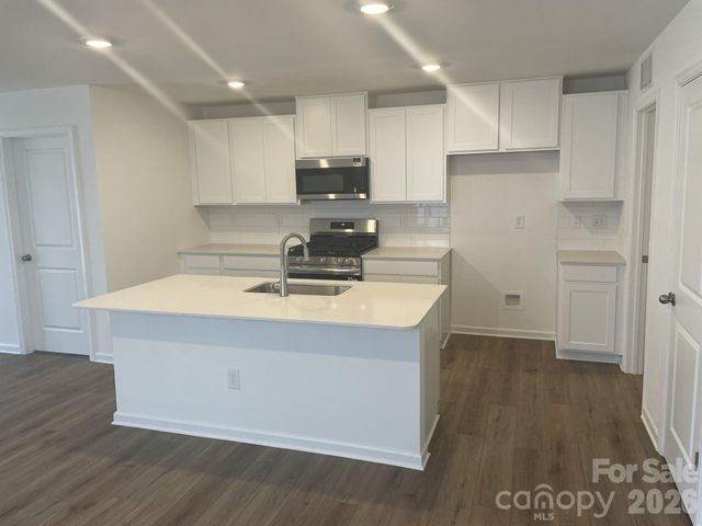 526 Sand Dunes Drive, Kannapolis, NC 28081