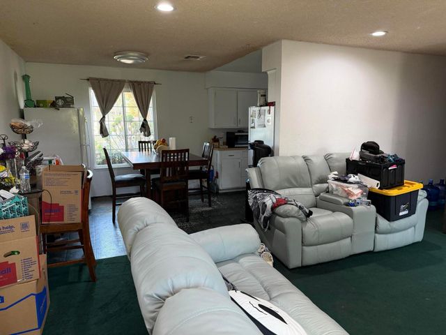 223 W Buena Vista Avenue, Visalia, CA 93291