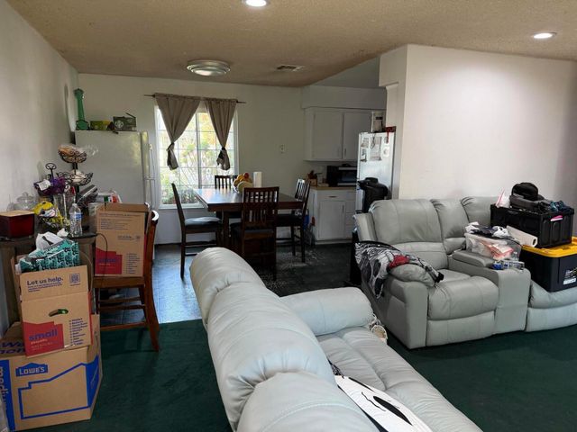 223 W Buena Vista Avenue, Visalia, CA 93291