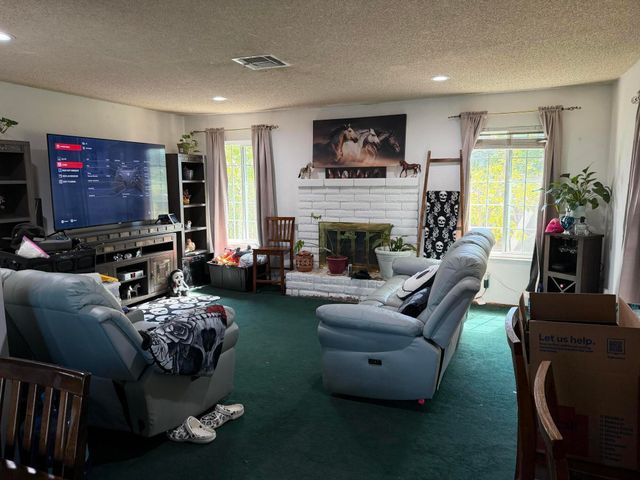 223 W Buena Vista Avenue, Visalia, CA 93291