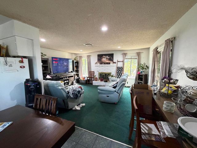 223 W Buena Vista Avenue, Visalia, CA 93291