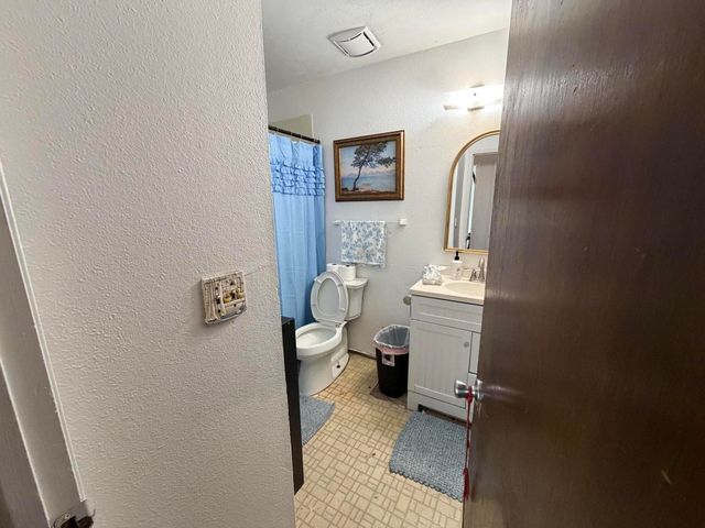 223 W Buena Vista Avenue, Visalia, CA 93291