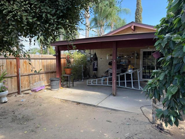223 W Buena Vista Avenue, Visalia, CA 93291