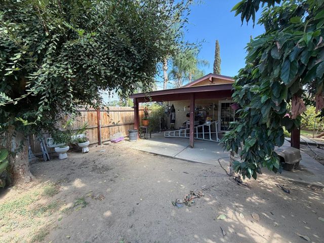 223 W Buena Vista Avenue, Visalia, CA 93291