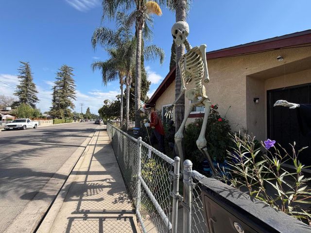 223 W Buena Vista Avenue, Visalia, CA 93291