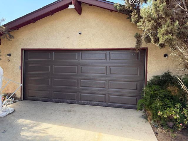 223 W Buena Vista Avenue, Visalia, CA 93291