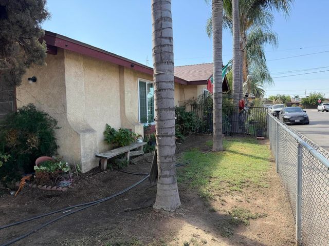 223 W Buena Vista Avenue, Visalia, CA 93291