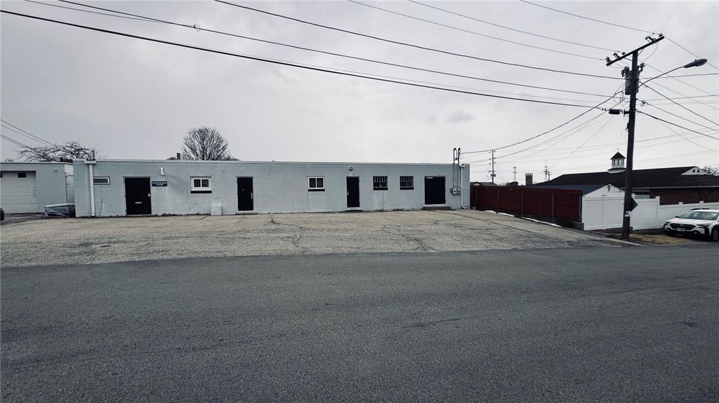 10 Alcazar Avenue, Johnston, RI 02919