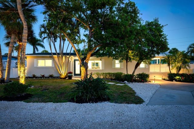 211 85TH STREET, Holmes Beach, FL 34217