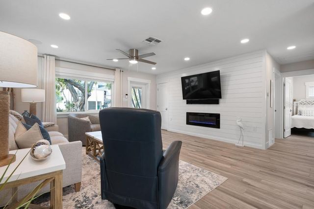 211 85TH STREET, Holmes Beach, FL 34217