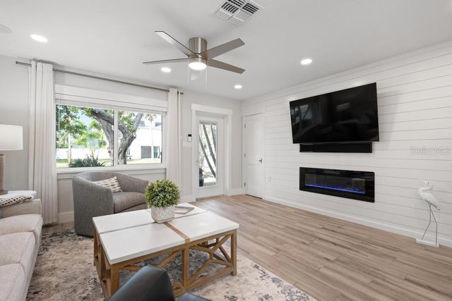 211 85TH STREET, Holmes Beach, FL 34217